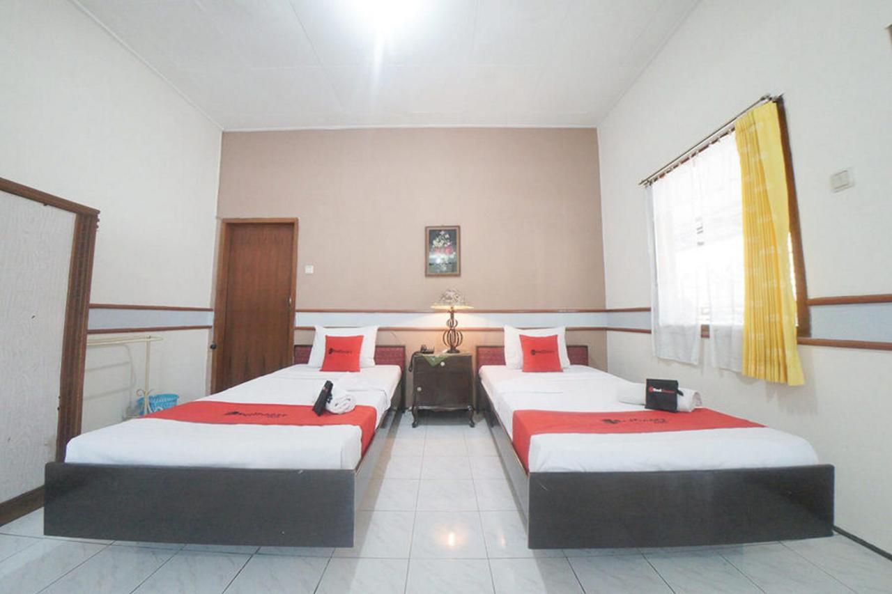 Hotel Reddoorz Near Balai Kota Malang Exteriér fotografie