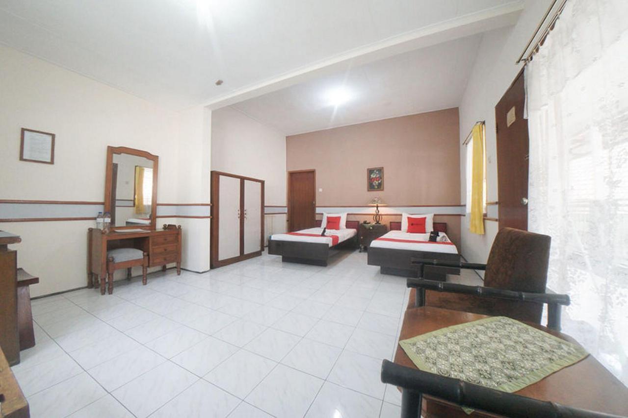 Hotel Reddoorz Near Balai Kota Malang Exteriér fotografie