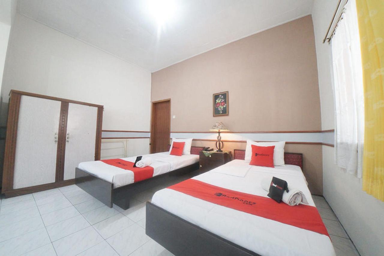 Hotel Reddoorz Near Balai Kota Malang Exteriér fotografie