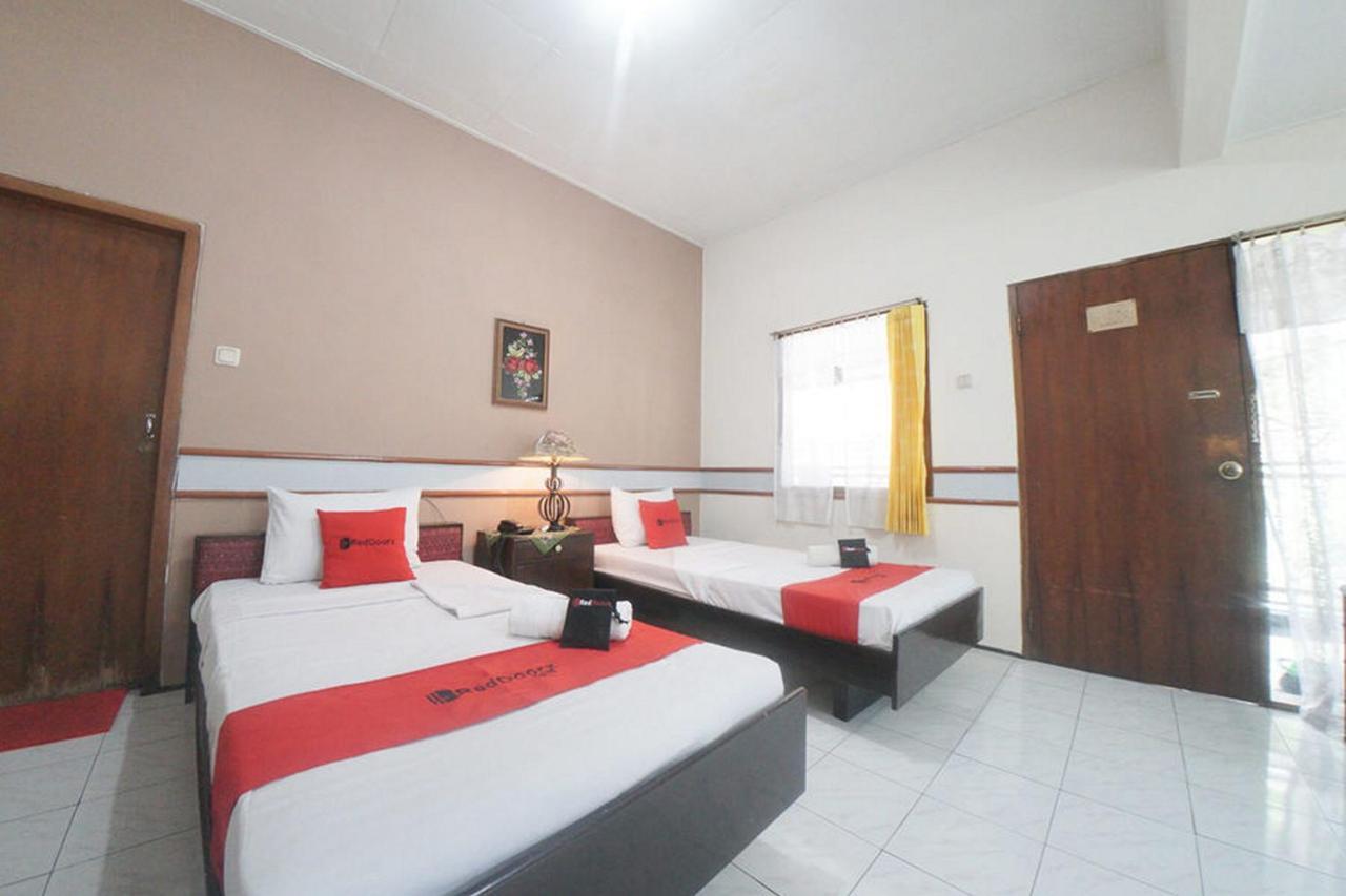 Hotel Reddoorz Near Balai Kota Malang Exteriér fotografie