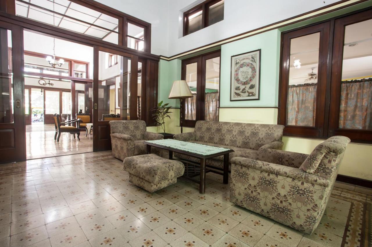 Hotel Reddoorz Near Balai Kota Malang Exteriér fotografie