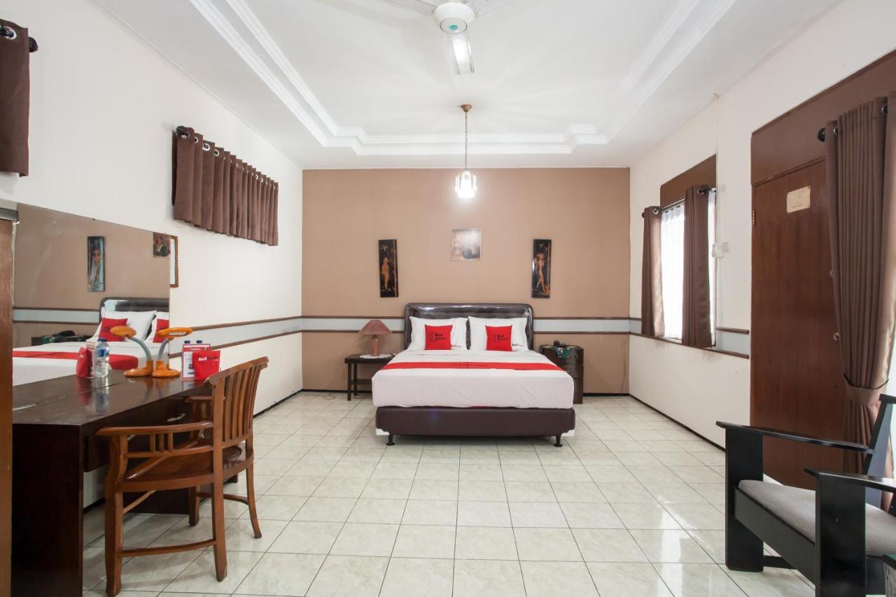 Hotel Reddoorz Near Balai Kota Malang Exteriér fotografie