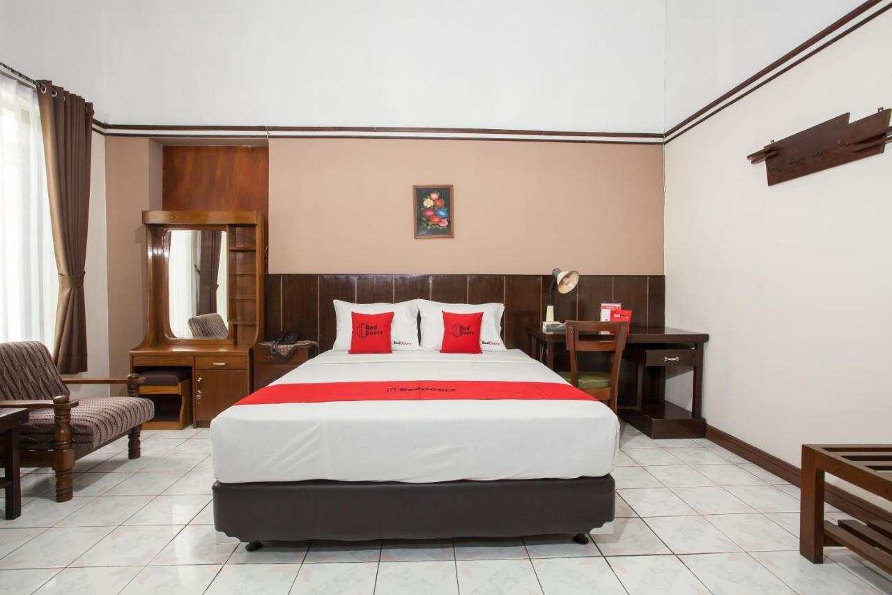Hotel Reddoorz Near Balai Kota Malang Exteriér fotografie