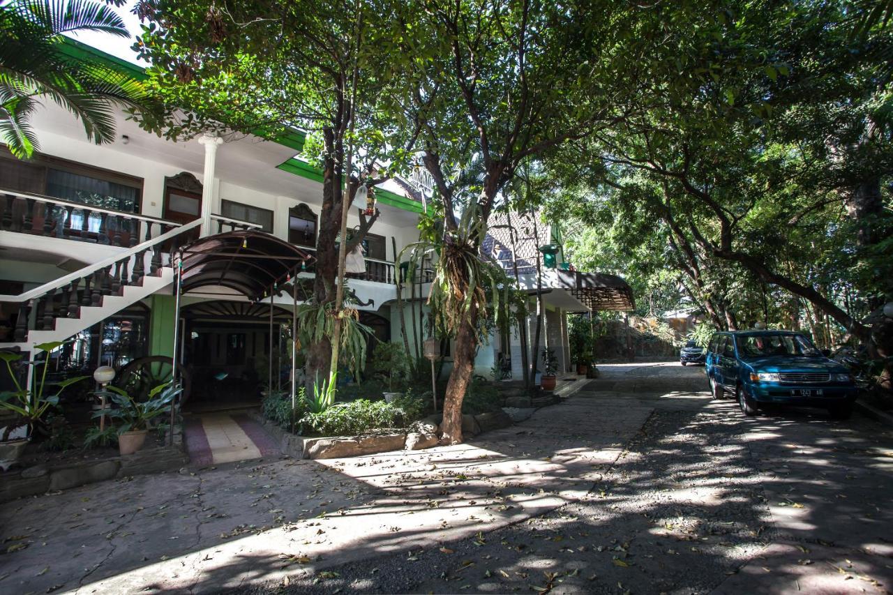 Hotel Reddoorz Near Balai Kota Malang Exteriér fotografie