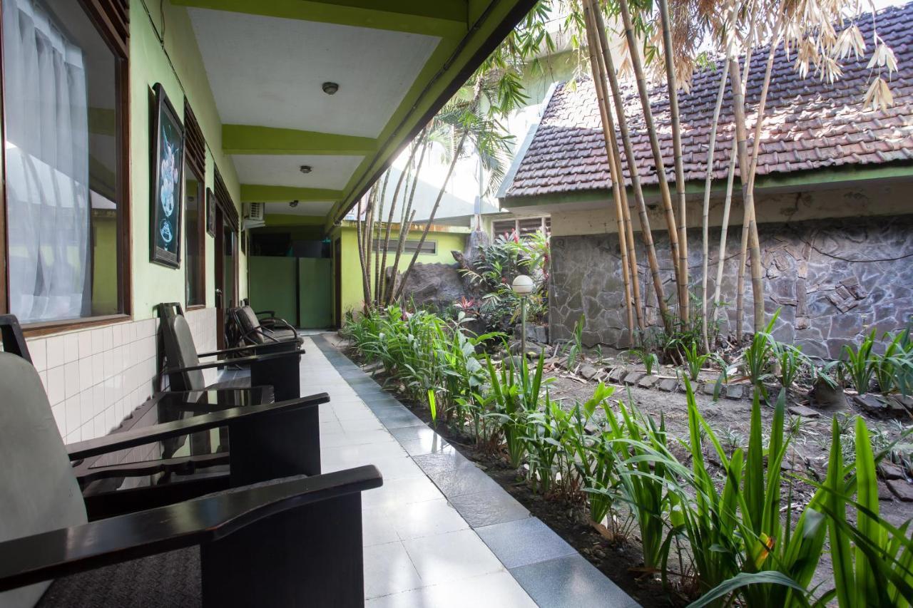 Hotel Reddoorz Near Balai Kota Malang Exteriér fotografie