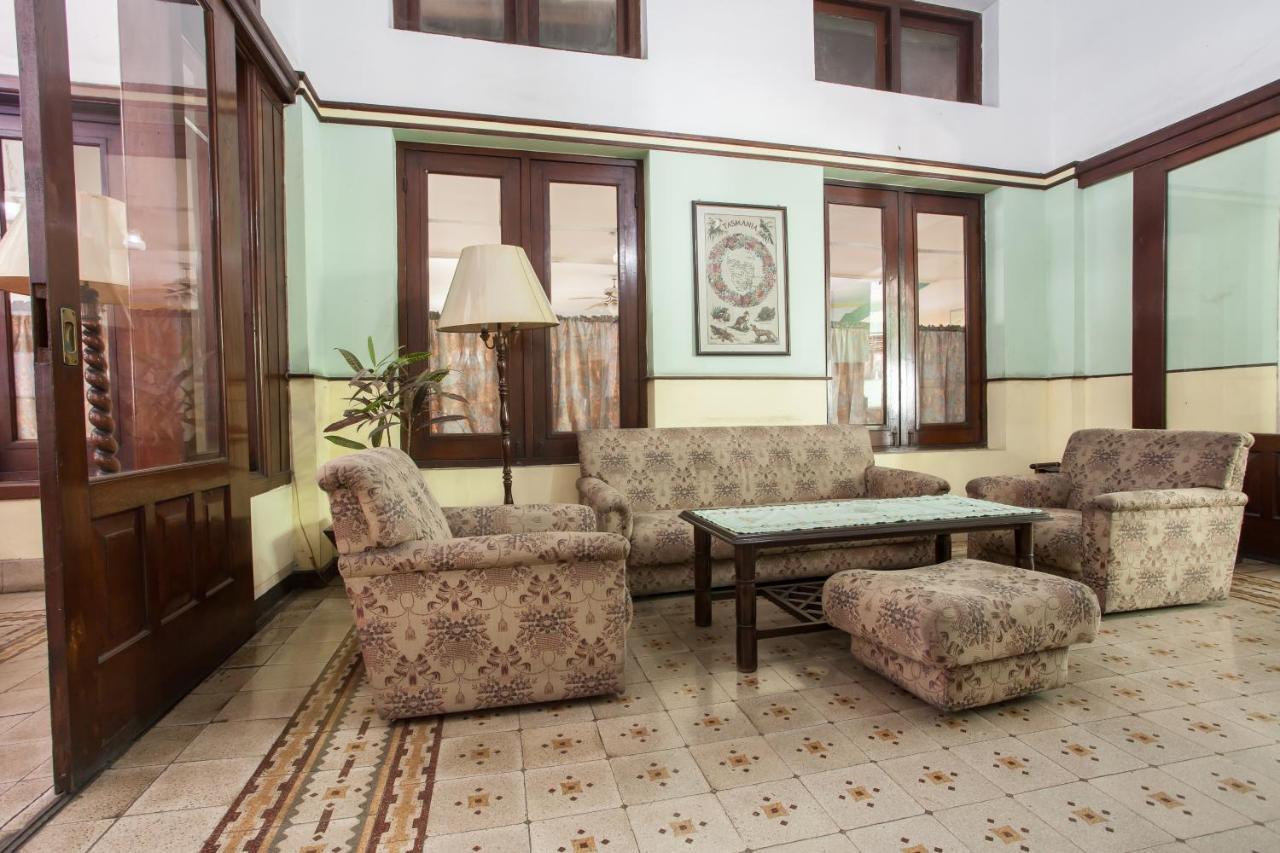 Hotel Reddoorz Near Balai Kota Malang Exteriér fotografie