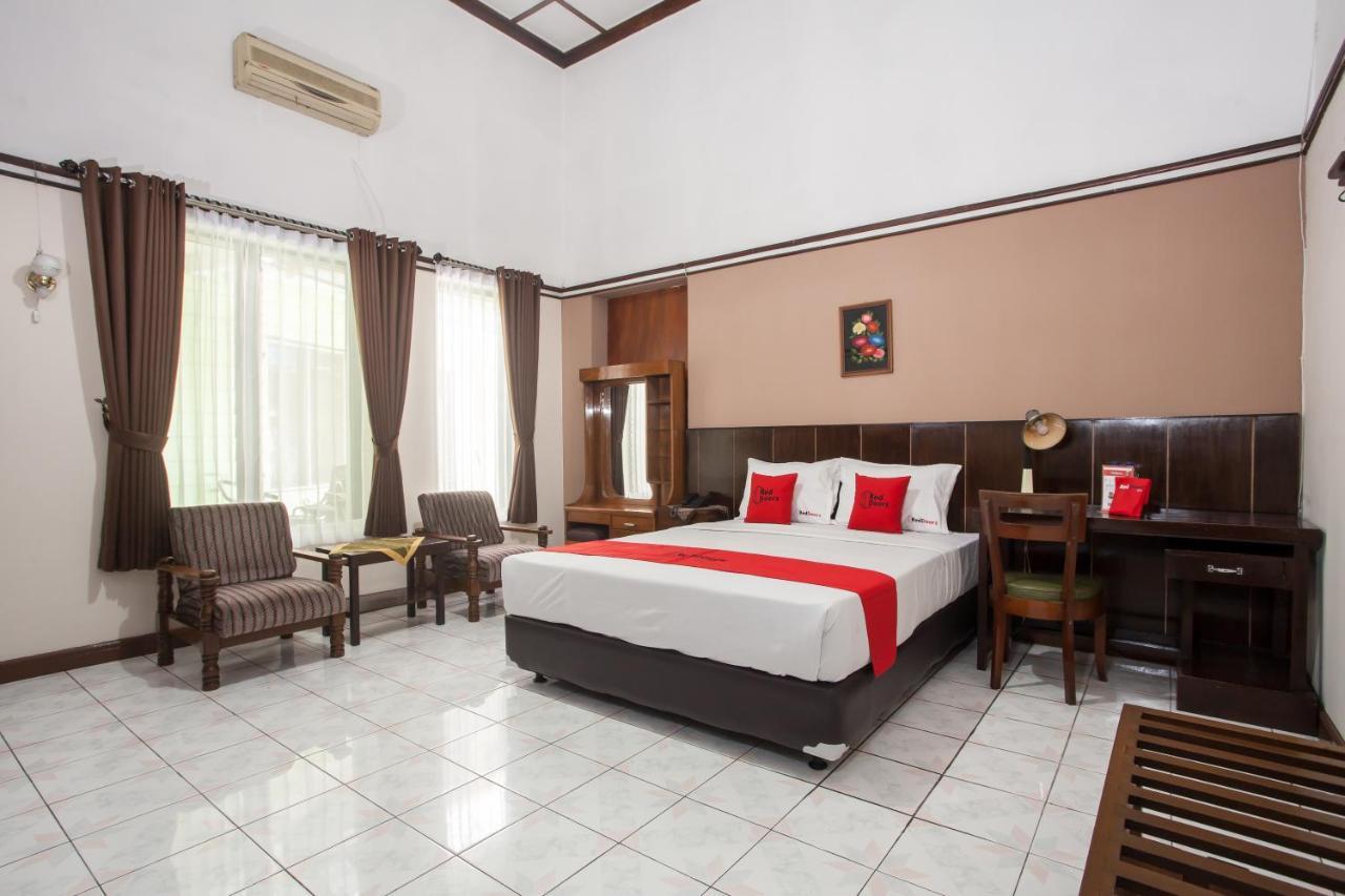 Hotel Reddoorz Near Balai Kota Malang Exteriér fotografie