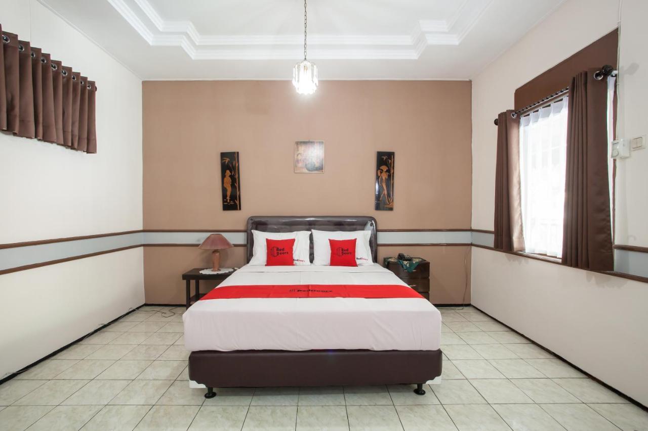 Hotel Reddoorz Near Balai Kota Malang Exteriér fotografie