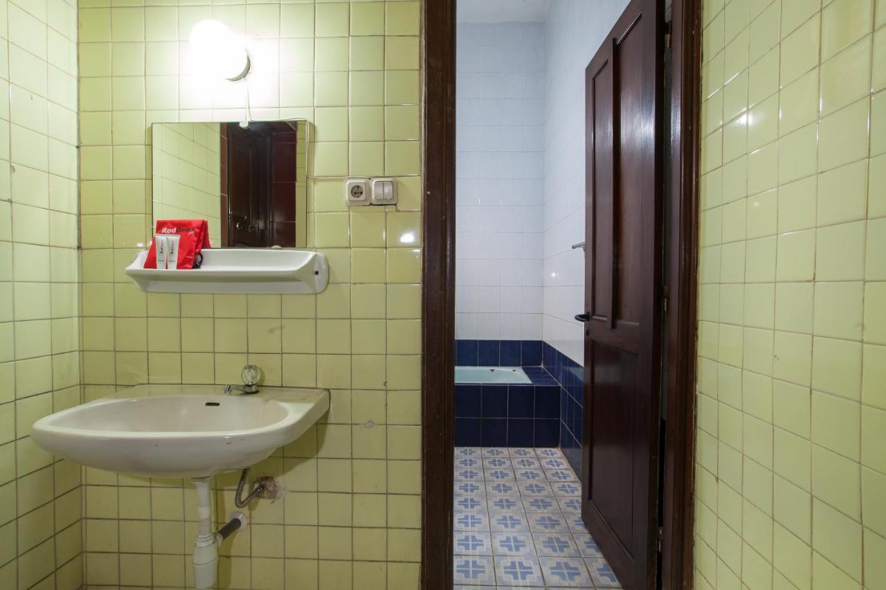 Hotel Reddoorz Near Balai Kota Malang Exteriér fotografie