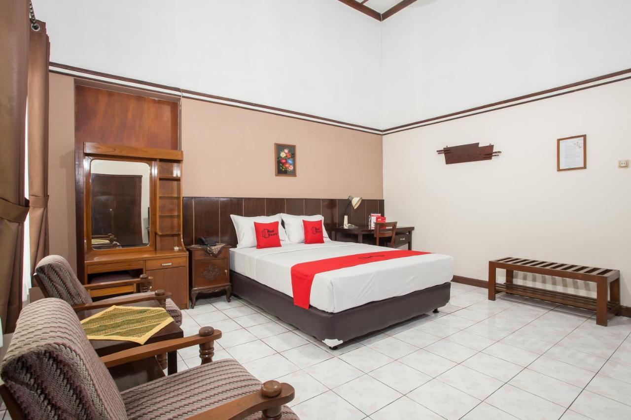 Hotel Reddoorz Near Balai Kota Malang Exteriér fotografie